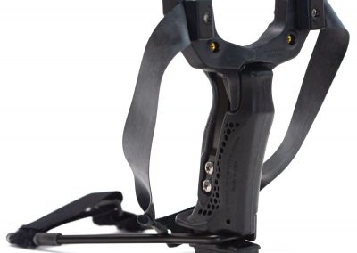 The Hammer Slingshot in black - XT head and handle (front view)